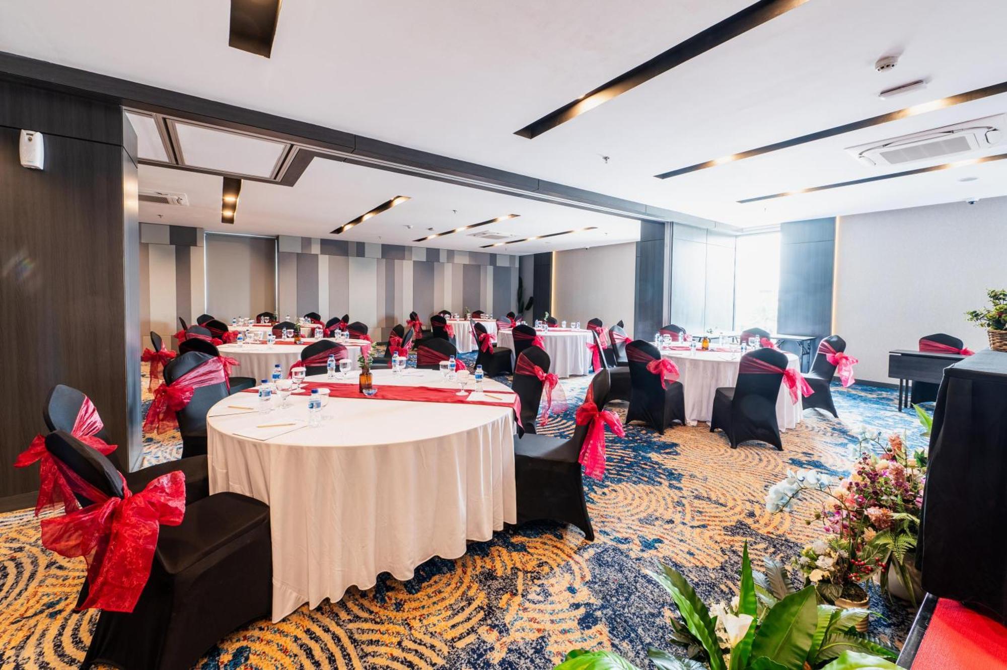 Aston Sorong Hotel & Conference Center المظهر الخارجي الصورة